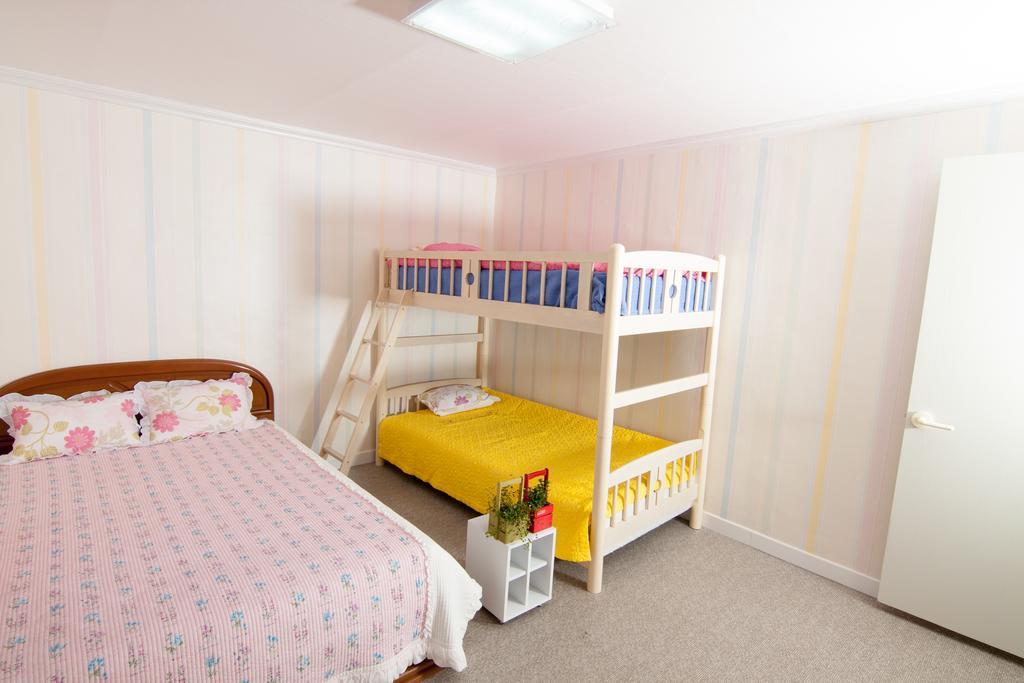 Jeonju Hanok Village Guesthouse ภายนอก รูปภาพ